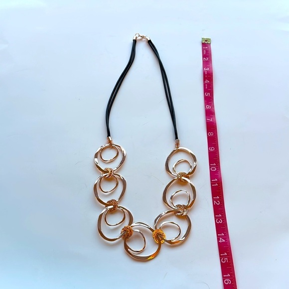 Elegant Rose Gold Circle Link Necklace - Picture 3 of 5